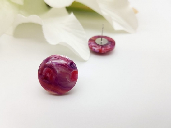 Preview: Rot milchige Ohrstecker